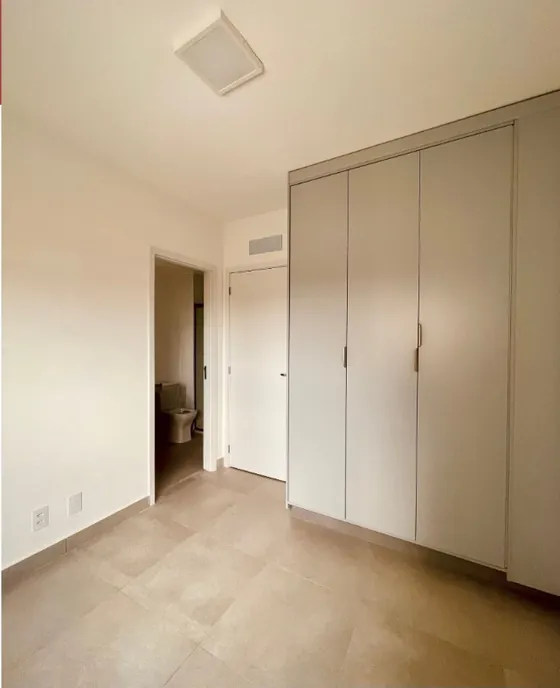 Suíte com armários planejados