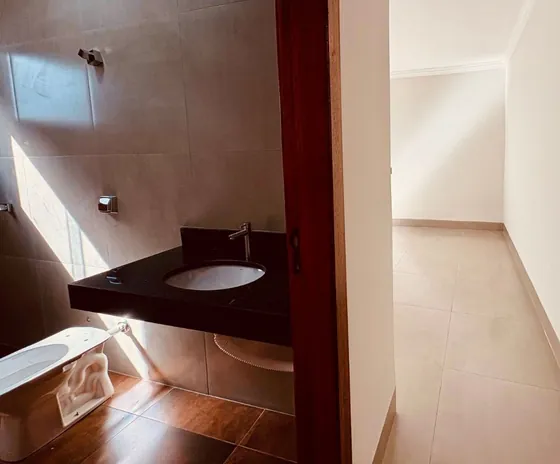 Banheiro e corredor